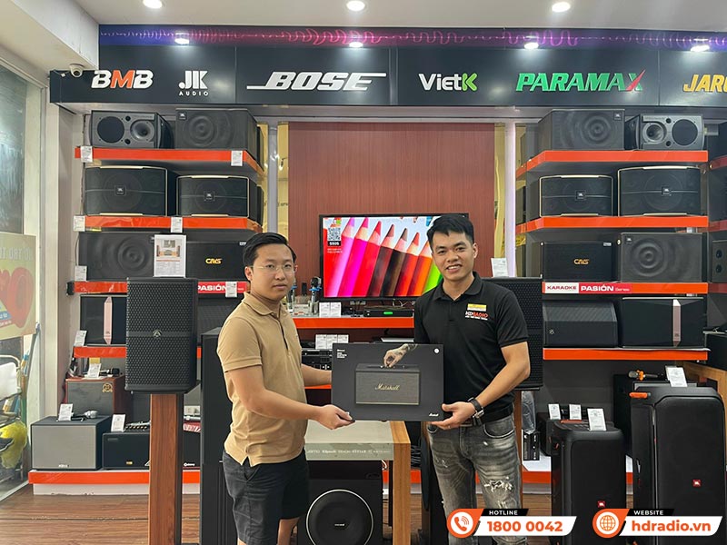 Khách hàng mua sắm Loa Marshall chính hãng ASH tại HDRadio