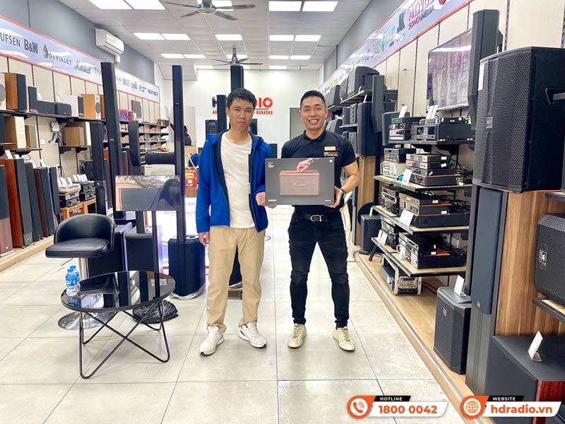 Khách hàng mua sắm Loa Marshall chính hãng ASH tại HDRadio