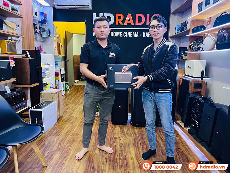 Khách hàng mua sắm Loa Marshall chính hãng ASH tại HDRadio