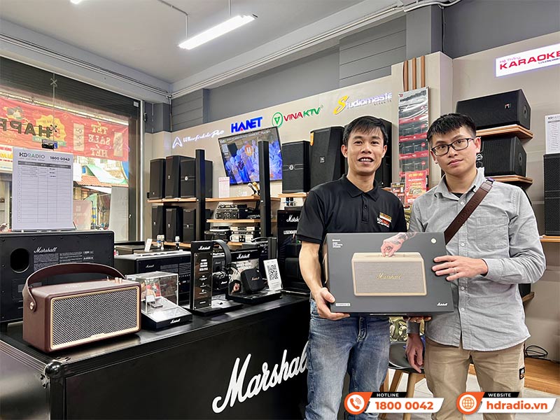 Khách hàng mua sắm Loa Marshall chính hãng ASH tại HDRadio