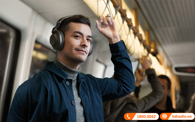 Đó chính là thời điểm bạn cần đến những mẫu tai nghe chống ồn với khả năng loại bỏ hoàn toàn những âm thanh bên ngoài ảnh hưởng đến bản nhạc bạn đang nghe chắc hẳn sẽ là một giải pháp hoàn hảo cho bạn để đối phó với những ồn ào trên những chuyến xe đông đúc ngày Tết. 