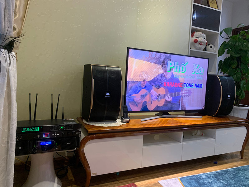 Cách luyện thanh tại nhà với dàn karaoke gia đình