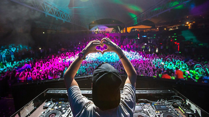 DJ là nghề gì? Tìm hiểu về nghề DJ hái ra tiền