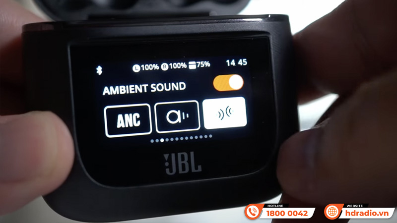 Hãng JBL ra mắt loạt tai nghe có màn cảm ứng Live 3 series mới 2025