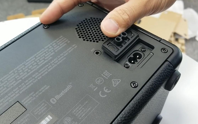 Mặt sau loa Marshall Kilburn 2 chính hãng hàng ASH