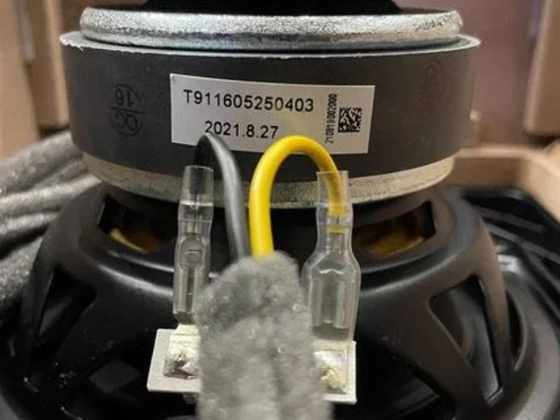 Loa Marshall Tufton fake dán tem sơ sài