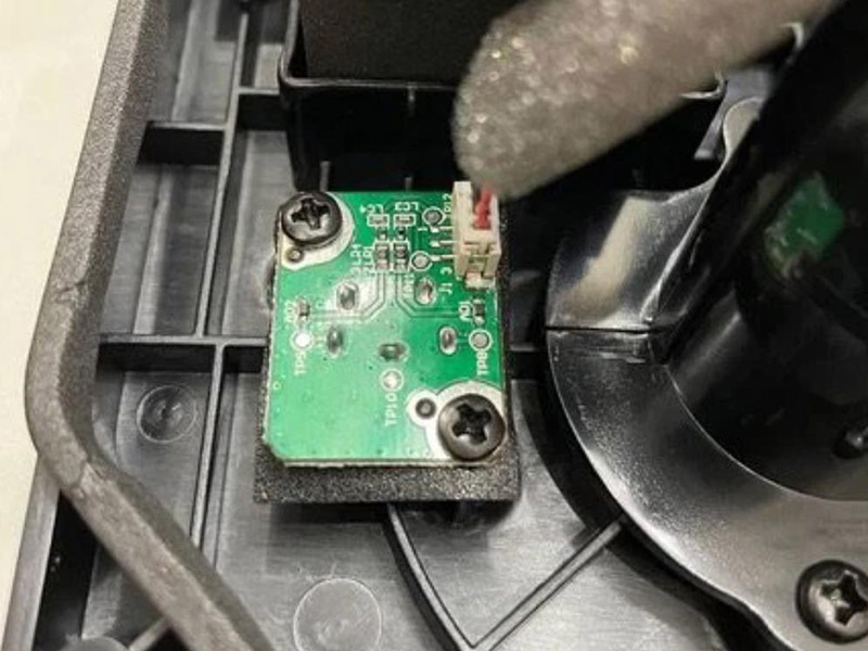 Loa Marshall Tufton fake có cổng main màu xanh