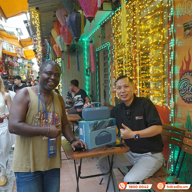 Khách hàng mua sắm Loa Bose chính hãng tại HDRadio