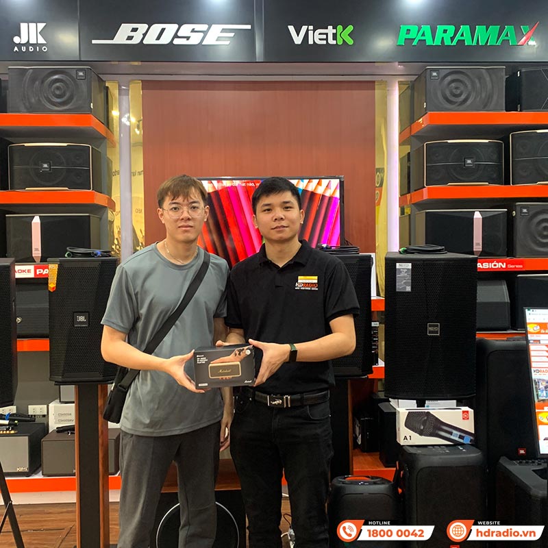 Khách hàng mua Loa Marshall Emberton 2 chính hãng ASH tại HDRadio