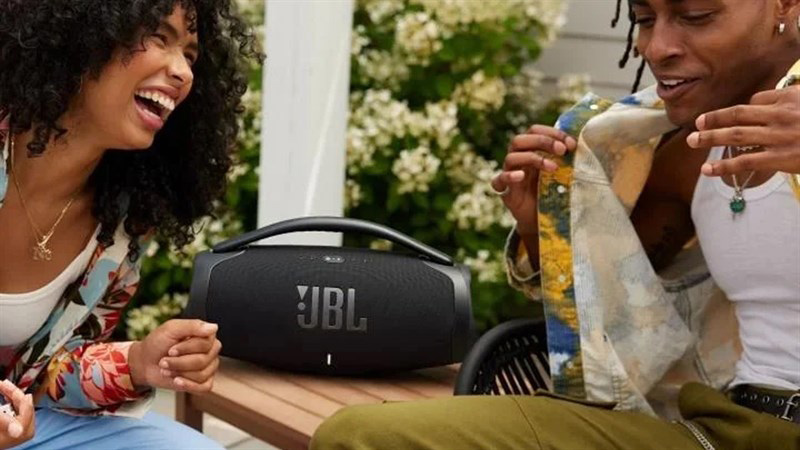 So sánh loa Marshall Stanmore 3 và loa JBL Boombox 3