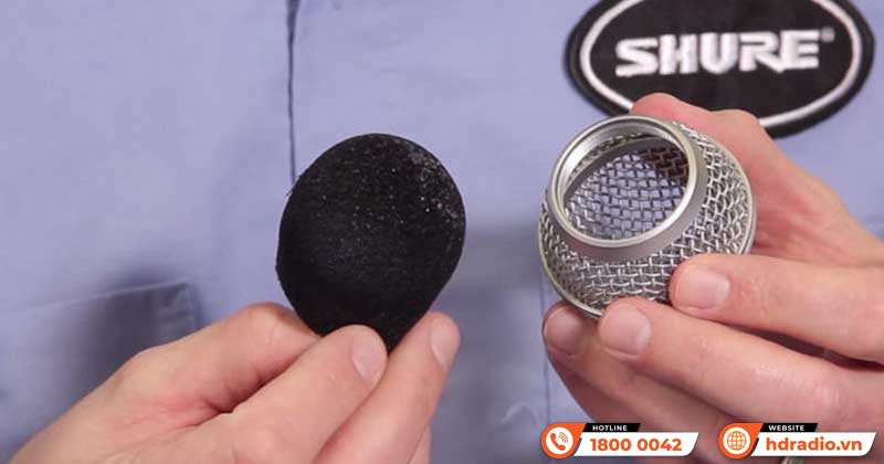 Vệ sinh phần vải mút trong micro