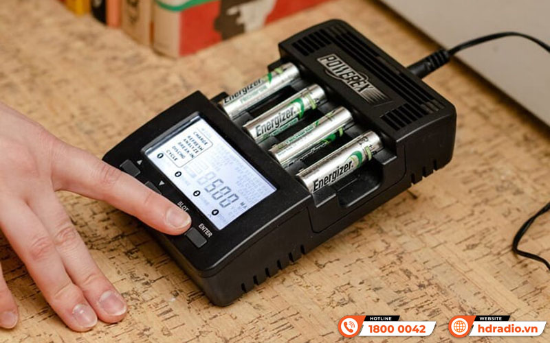 Có nên dùng pin sạc cho micro không dây