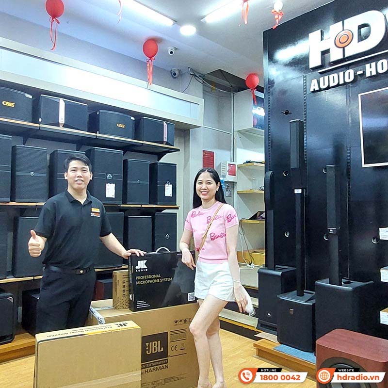 So sánh micro karaoke có dây và không dây