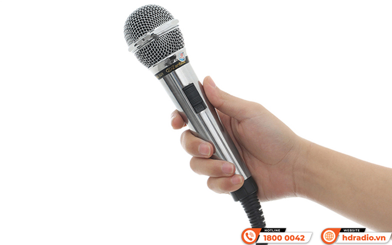 So sánh micro karaoke có dây và không dây