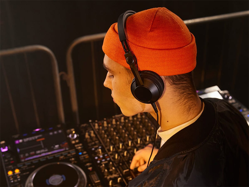 Tai nghe DJ chuyen nghiep can phai co