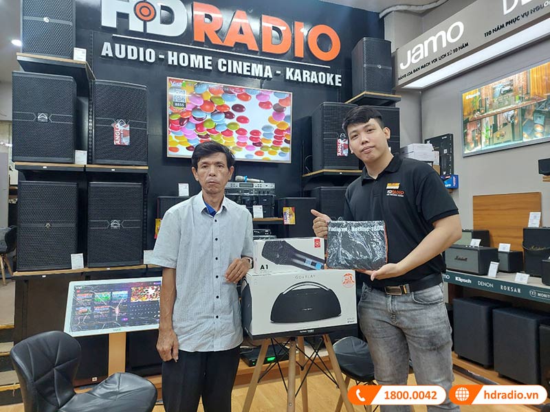 Ảnh chụp cùng khách hàng Ảnh chụp cùng khách hàng